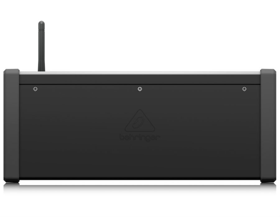 Behringer XR18